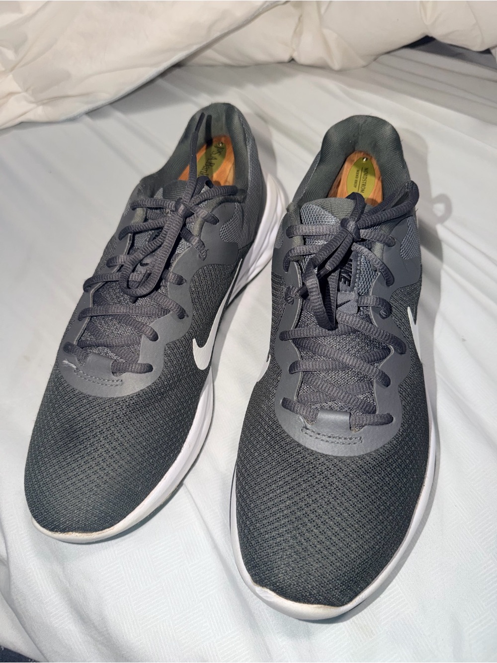 Nike Revolution 7 Gray White Running Shoes Men’s Size 11